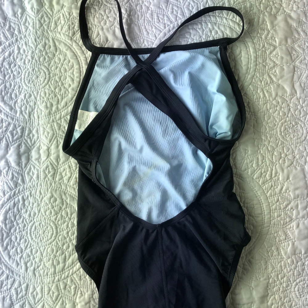 Nike - Picture 2 of 3